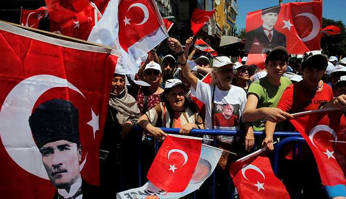 CHP'de toplu istifa: Başarısızlık ortada, mevcut kadrolarla devam etmek 'bile bile lades'