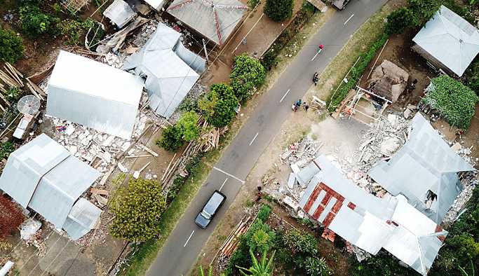 Endonezya'da deprem: 14 ölü