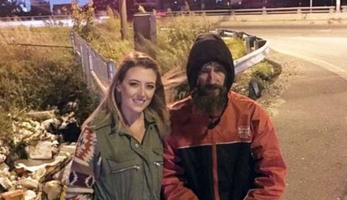 Evsiz adam, kendi adına topladıkları 400 bin doları 'tatilde harcayan' çifte dava açtı