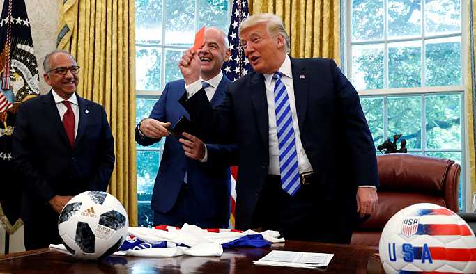 FIFA Başkanı Infantino'yu Beyaz Saray'da ağırlayan Trump'tan medyaya kırmızı kart