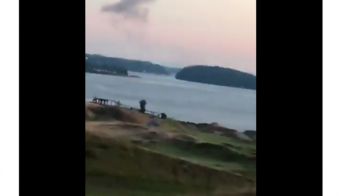 Havalimanından uçak çaldı, F-15'ler peşine düştü