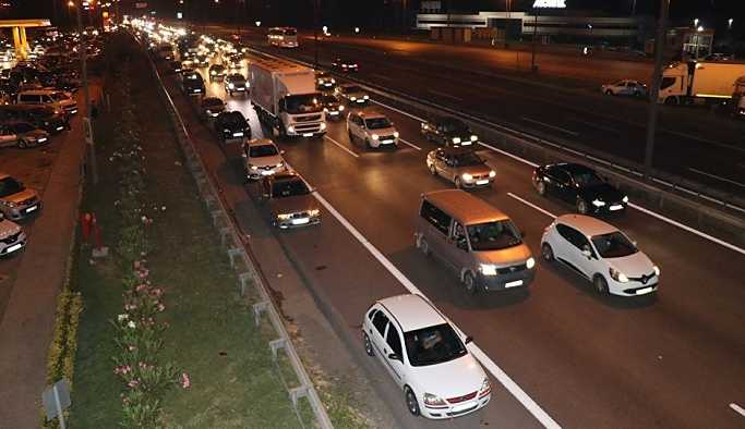 Kurban Bayramı dönüşü trafik yoğunluğu başladı
