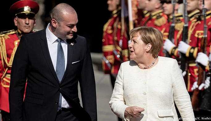 Merkel'den Gürcistan'a AB ve NATO desteği