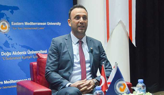 Rum havalimanını kullandığı için tepki çeken Kuzey Kıbrıslı bakan: Pahalıya uçmam