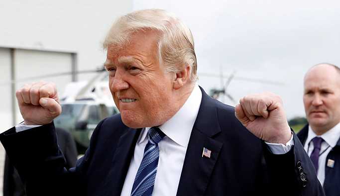 11 Eylül anmasında çift yumruk yapıp baş parmak kaldıran Trump'a sosyal medyada tepki