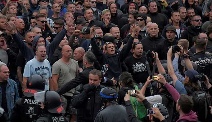 Almanya'da Nazi selamı veren aşırı sağcı eylemciye hapis cezası