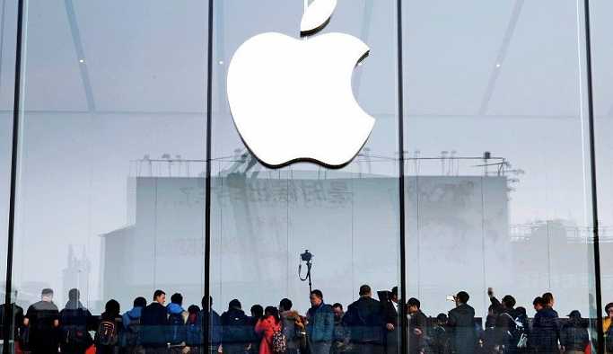 Apple'ın sürücüsüz aracı kaza yaptı