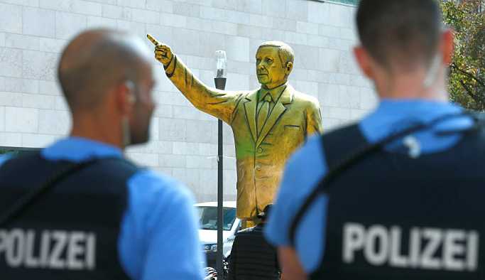 Berlin'de Erdoğan'ın ziyareti için fiili OHAL
