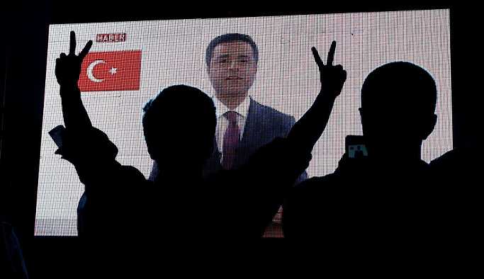 Demirtaş'ı Twitter'da takip etmek 'terör suçu' sayıldı