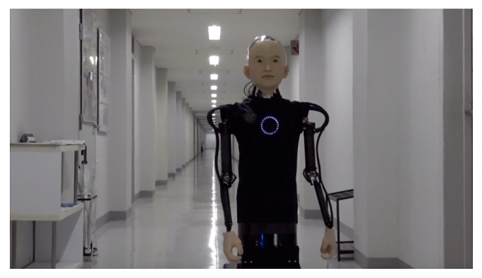 Japonya’da küçük bir çocuk görünümüne sahip robot üretildi