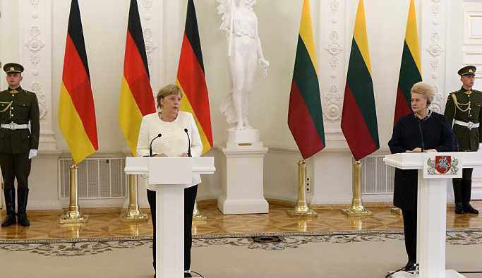 Merkel: Sığınmacı sorununu çözmek için Afrika ve Türkiye’yle işbirliği yapmamız lazım