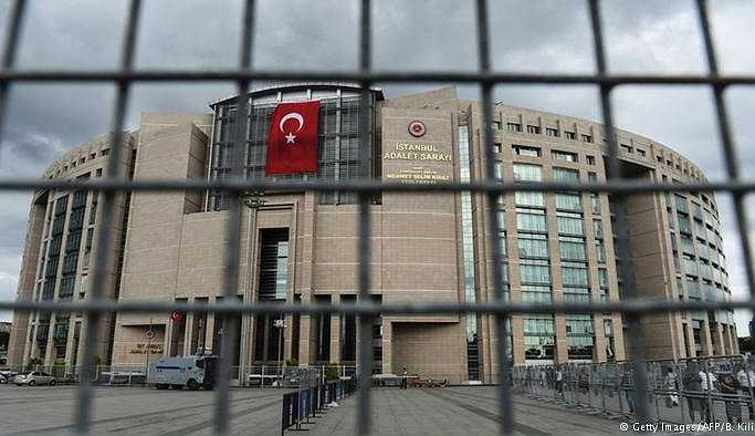 Türkiye'de "savunma" demir parmaklıklar ardında