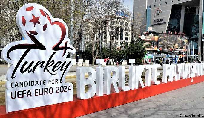 Türkiye'nin EURO 2024 ev sahipliği için şansı ne?