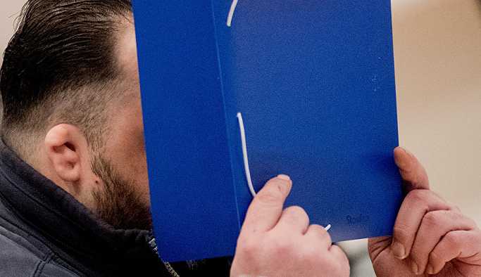 Almanya'da eski hastabakıcı, 100 hastayı öldürdüğünü mahkemede itiraf etti