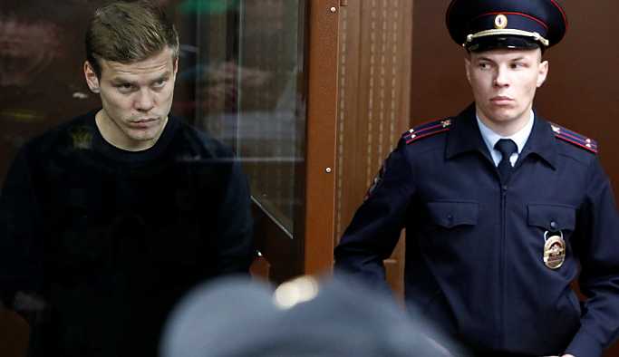Bakanlık görevlilerine saldıran Rus futbolcular Kokorin ile Mamayev'e 2 ay hapis