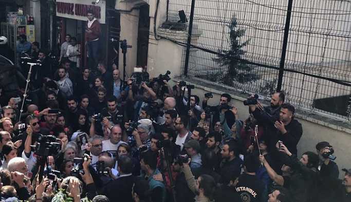 Cumartesi Annelerine yine polis engeli: HDP'li Hüda Kaya darbedildi