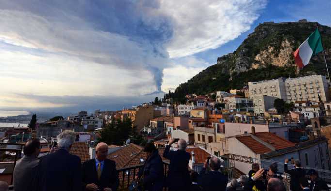 'Etna Yanardağı denize kayıyor, heyelan ve tsunamiye yol açabilir'