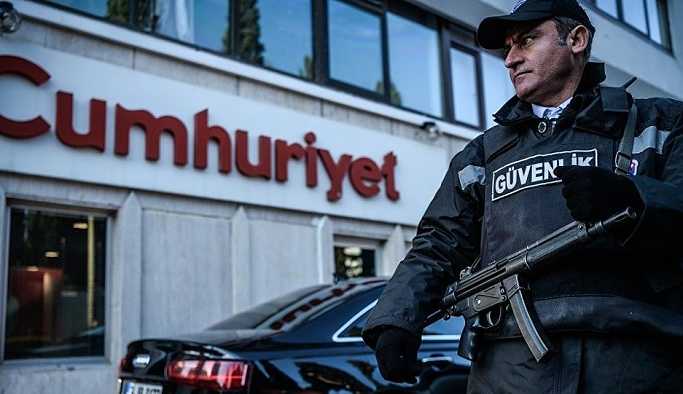 Gazeteciler Can Dündar ile İlhan Tanır için kırmızı bülten kararı