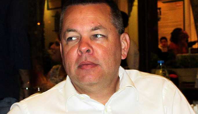 Papaz Brunson evinden ayrıldı