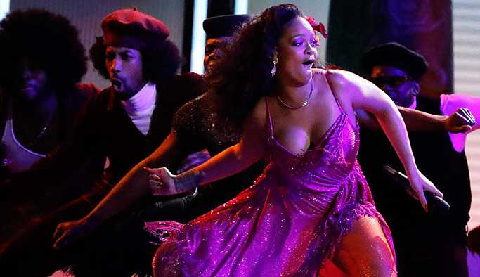 Rihanna'dan Colin Kaepernick'le dayanışma: Super Bowl'da sahne alması teklifini reddetti
