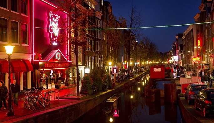 Amsterdam'ın genelevleriyle ünlü sokağında kredi kartı yasağı