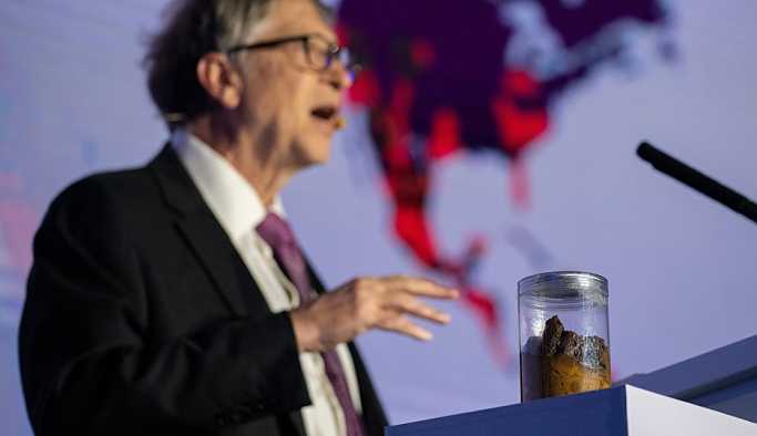 Bill Gates sahneye dışkı kavanozuyla çıktı: Hakkında bu kadar çok şey bileceğimi tahmin etmezdim