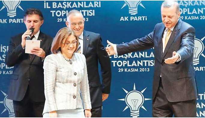 Borç ve usulsüzlüklere rağmen ‘başarılı’ bulunup yine aday gösterildi