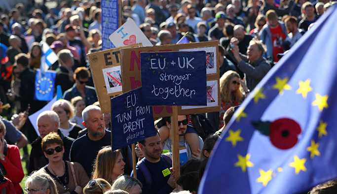 'Brexit konusunda son sözü halka bırakmak demokratik olacaktır'