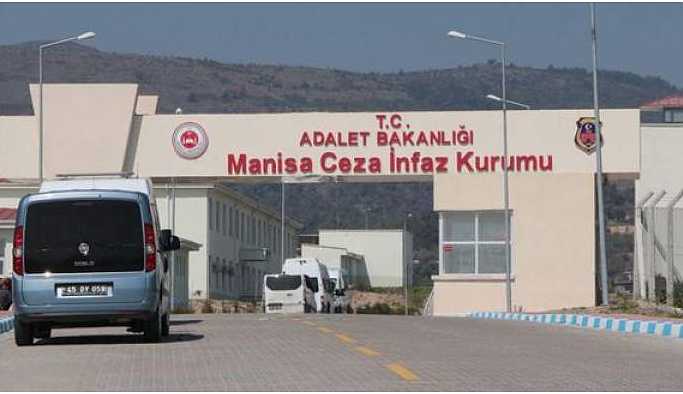Darp edilen tutuklular vücutlarındaki yaralarla açık görüşe çıktı
