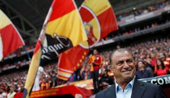 Fatih Terim, Schalke maçında sürekli kendisini çeken kameramana tepki gösterdi