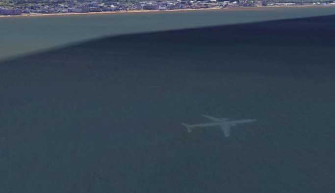 Google Earth'te uçak 'batığı' keşfedildi