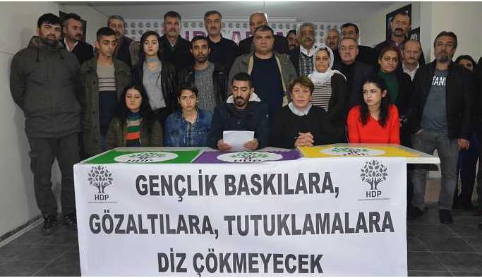 HDP'li gençler 'diz çökmeyeceğiz' mesajı verdi