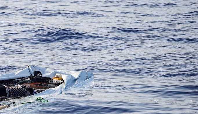 İzmir'de göçmenleri taşıyan tekne battı: 10 kişi kayıp
