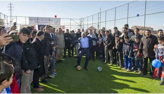 Kayyum Vali ‘AKP adayı’ gibi sahada