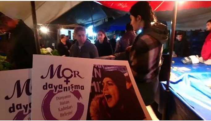 Mor Dayanışma sokak sokak gezerek kadınları 25 Kasım'a çağırıyor