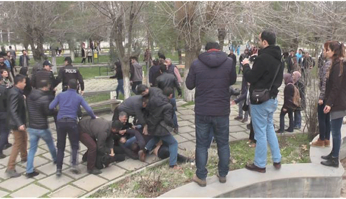 Öğrencilerin yargılandığı ‘Kürtçe ıslık’ davası ertelendi