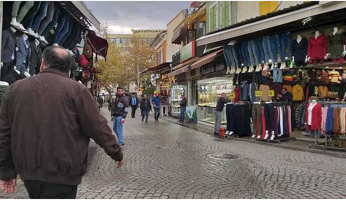 Tarihi Kemeraltı esnafı: Batıyoruz
