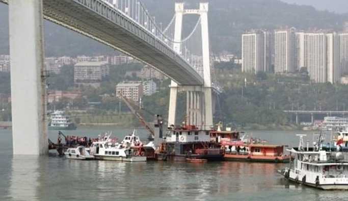 Yolcu-şoför kavgası nehirde bitti: 13 kişi öldü, 2 kişi kayıp