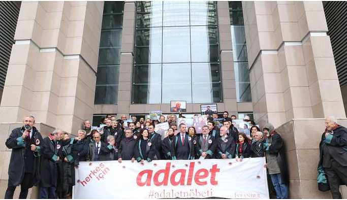 Adalet Nöbeti: Hakimler siyasi otoritenin katibi haline geldi