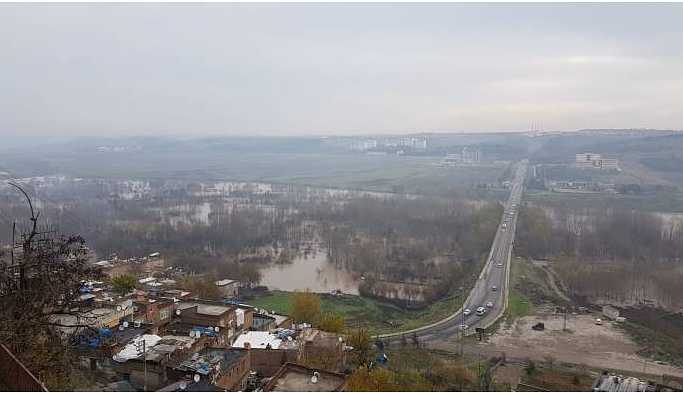 Barajın kapağı koptu Dicle Vadisinde yurttaşlar evlerini terk etti