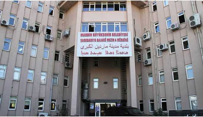 Belediyeyi 900 milyon borçlandıran kayyum taşınmazları satmaya başladı