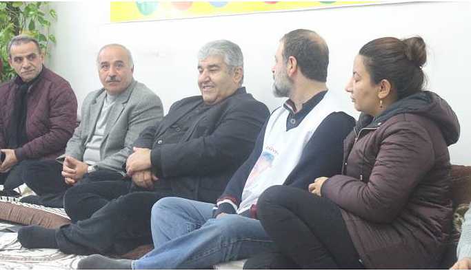 CHP’den açlık grevindeki HDP'li vekillere ziyaret