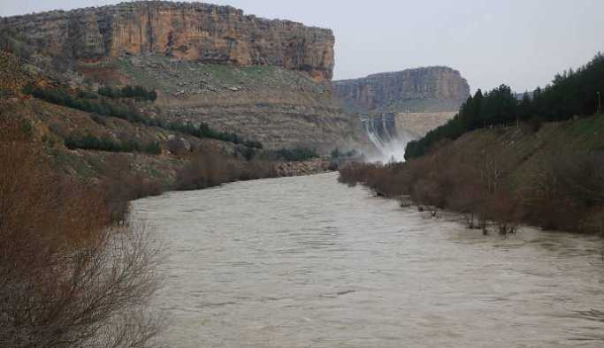 Dicle Barajı'na takılacak yeni kapak 7 TIR'la taşındı