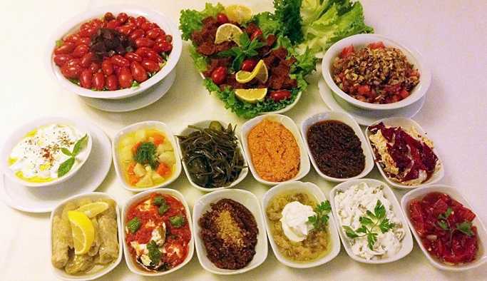 Et restoranında 285 TL'lik meze şoku: İkram sanıp yediler
