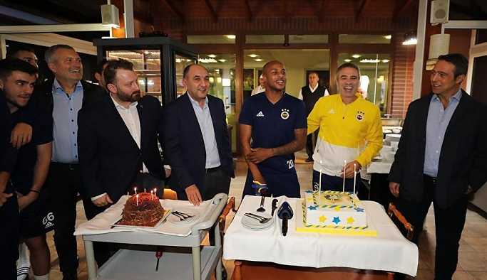 Fenerbahçe'de Yanal ve Ayew'in doğum günü kutlandı