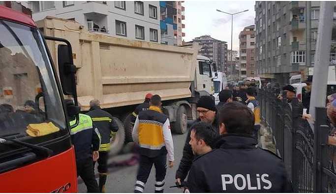 Hafriyat kamyonu polis aracına çarptı: 1 ölü
