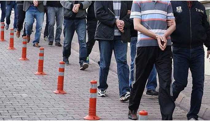 İzmir'de 11 kişi gözaltına alındı