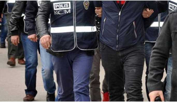 İzmir'de 3 kişi gözaltına alındı