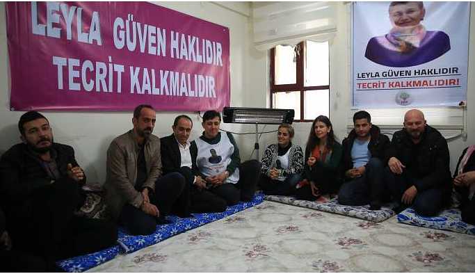 KESK Eş Başkanı açlık grevindeki vekilleri ziyaret etti