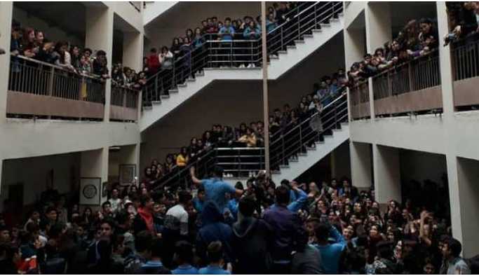 Tacizi protesto eden lise öğrencilerine uzaklaştırma